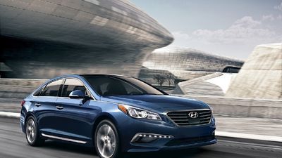 Image for story: Hyundai recalls midsize cars; sunroofs can fly into traffic 