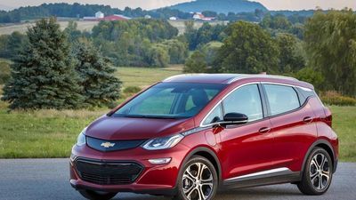 Image for story: Federal tax credit on GM plug-in hybrid and EV models drops by half on Monday