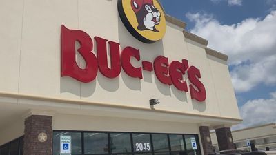 Image for story: Taste tester will receive $1K by sampling food from Buc-ee's