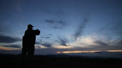 Image for story: Night sky comes alive with Comet Leonard & Ursid Meteor Shower