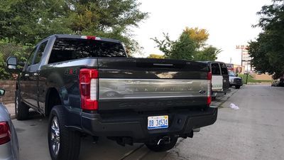 Image for story: NHTSA investigating Ford F-series Super Duty tailgates for opening without warning