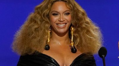 Image for story: Beyoncé unveils 'Cowboy Carter' album track list featuring Dolly Parton and Willie Nelson 