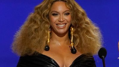 Image for story: Beyoncé unveils 'Cowboy Carter' album track list featuring Dolly Parton and Willie Nelson 