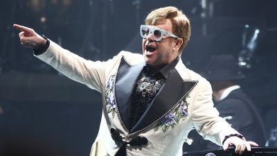 Image for story: Elton John adds 11 more North American dates to his farewell tour