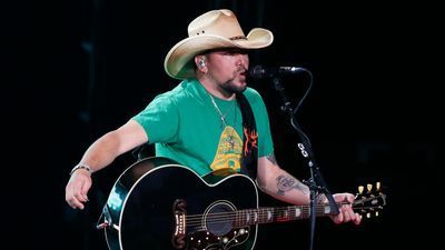 Image for story: Jason Aldean suffers heat stroke during show, abruptly ends concert