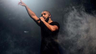 Image for story: Drake announces he is taking a break from music to address health issues