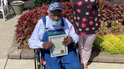 Image for story: Tennessee WWII veteran gets proclamation for 100th birthday from mayor 