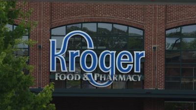 Image for story: Kroger gives 'Thank You Pay' bonus to hourly associates for working during pandemic