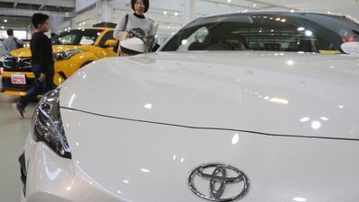 Image for story: Toyota planning 10 purely electric vehicles by 2020s