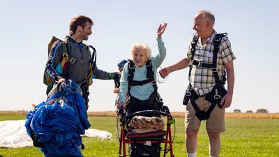 Image for story: 104-year-old Chicago woman vies for title of world's oldest skydiver