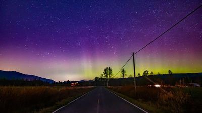 Image for story: Watch: Northern Lights dance over Western Washington skies