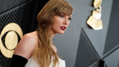 Image for story: Taylor Swift sends cease and desist letter, threatens end game to private jet tracker