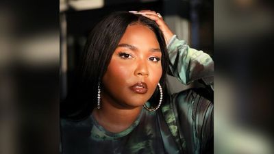 Image for story:  Lizzo announces return with new single 'Rumors'