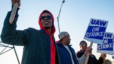 Image for story: Workers at Texas GM plant approve deal, strike likely to end