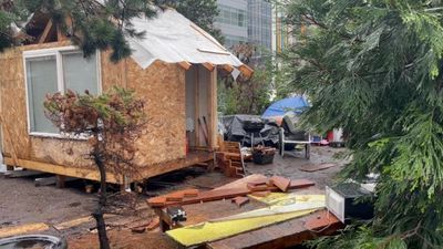 Image for story: Seattle couple explains why they're building a home in the median of an interstate ramp