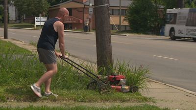 Image for story: Spreading positivity: Man embarks on 143 acts of kindness mission in 40 days