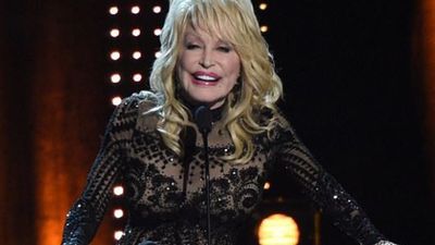 Image for story: Dolly Parton donates $1 million to Vanderbilt to help find cure for COVID-19 