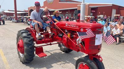 Image for story: 'King of Tractors' celebrated as engines of nostalgia rumble at Red Power Roundup