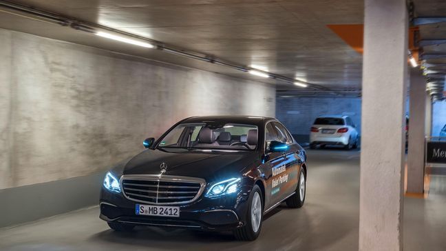 Cars proceed without a driver to an assigned parking space in response to a command issued by smartphone, without any need for the driver to supervise the maneuver. Driverless parking is made possible by an intelligent multi-story car park infrastructure from Bosch in conjunction with the vehicle technology from Mercedes-Benz. (Image courtesy of Daimler AG)