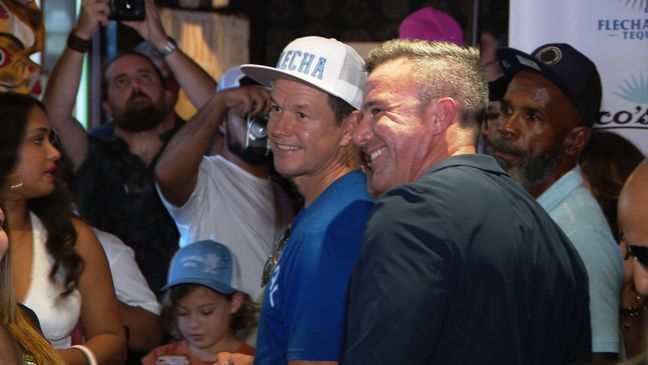 Mark Wahlberg serves tequila at Florida restaurant to raise money for Maui victims (WPEC)