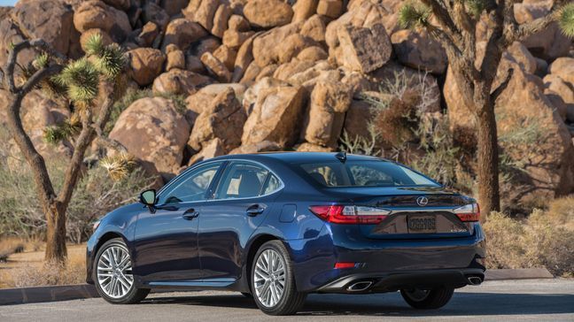 2017 Lexus ES 350 (Image courtesy of Toyota Motor Sales)