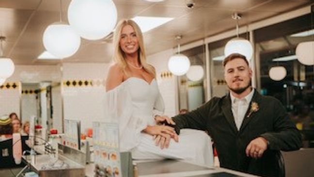 Tennessee couple celebrates wedding with Waffle House reception{&nbsp;}(Photo credit: Jessica Hamblen owner of Life Through A Lens)