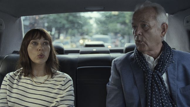 (L-R) Rashida Jones, Bill Murray in Sofia Coppola's  "On the Rocks" (Photo: a24/Apple) 