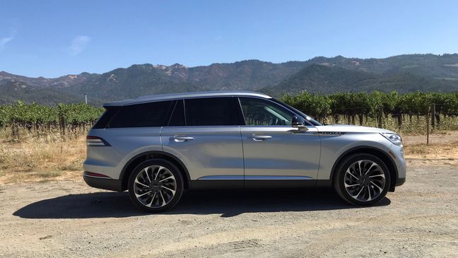 2020 Lincoln Aviator (Sinclair Broadcast Group / Jill Ciminillo)