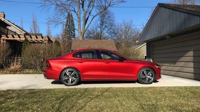 2019 Volvo S60 T6 R-Design (Sinclair Broadcast Group / Jill Ciminillo)