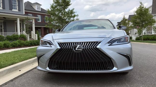 2019 Lexus ES  (Sinclair Broadcast Group / Jill Ciminillo)