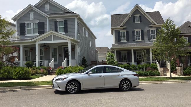 2019 Lexus ES  (Sinclair Broadcast Group / Jill Ciminillo)