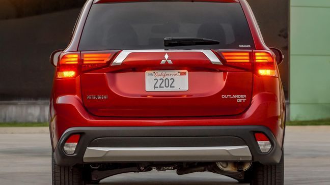 2016 Mitsubishi Outlander (Image courtesy of Mitsubishi Motors North America)