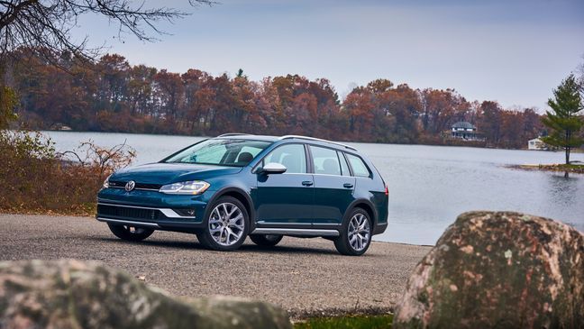 2017 Volkswagen Golf Alltrack{&nbsp;}(Image courtesy of Volkswagen USA)