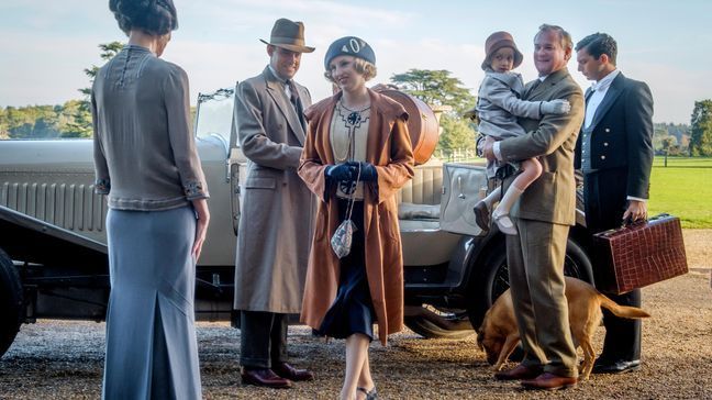 (l-r.) Elizabeth McGovern stars as Lady Grantham, Harry Hadden-Paton as Lord Hexham, Laura Carmichael as Lady Hexham, Hugh Bonneville as Lord Grantham and Michael Fox as Andy in DOWNTON ABBEY, a Focus Features release.{&nbsp;}(Photo: Jaap Buitendijk / Focus Features)