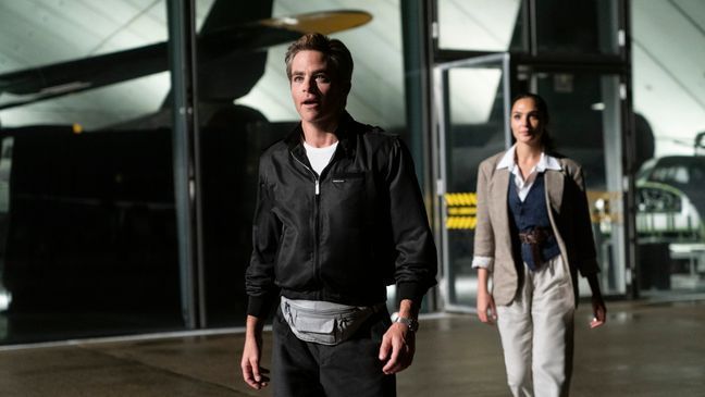 (L-r) CHRIS PINE as Steve Trevor and GAL GADOT as Wonder Woman in Warner Bros. Pictures’ action adventure “WONDER WOMAN 1984,” a Warner Bros. Pictures release. (Photo: Warner Bros.)