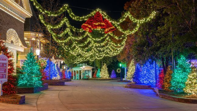 Hundreds of holiday drones to light the night sky over Dollywood this Christmas season (Photo courtesy Dollywood)