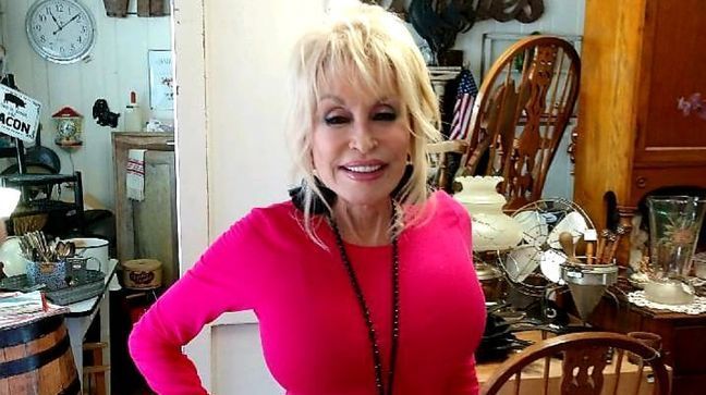 Dolly Parton visits{&nbsp;}Simply Vintage Antiques in Mt. Juliet (Courtesy the Barnes family)