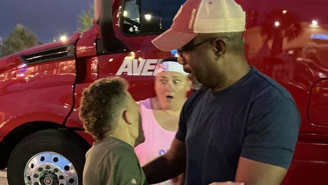 Jeff Benton introduces Jeremiah to Darius Rucker (Photo: Jeff Benton)