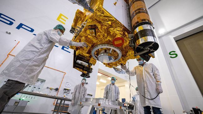 {p}DART team members carefully lower the DART spacecraft onto a low dolly in SpaceX’s payload processing facility on Vandenberg Space Force Base. Credits: NASA/Johns Hopkins APL/Ed Whitman{/p}